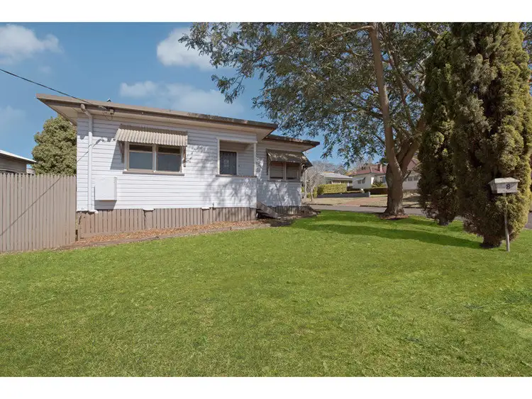 8 Peak Street, Harristown QLD 4350