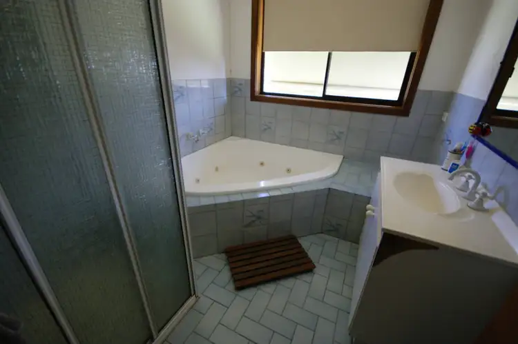 Fifth view of Homely house listing, 6 Taabinga Crt, Deniliquin NSW 2710