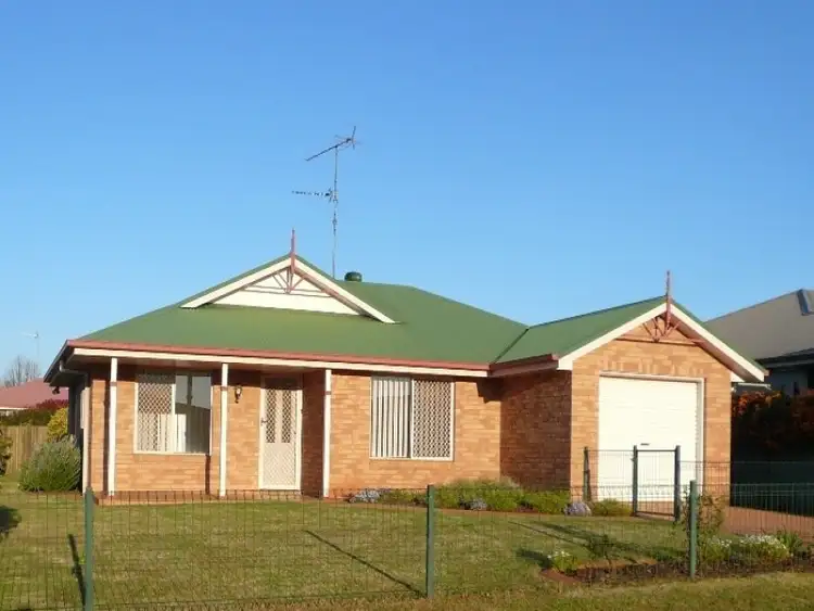 8 Calypso St, Middle Ridge QLD 4350