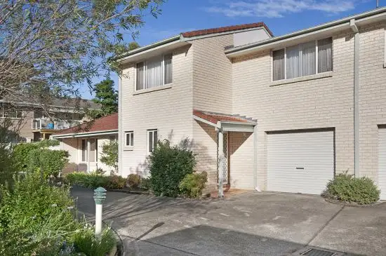 2/205A Albany Street, Point Frederick NSW 2250