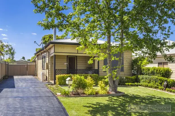8 Albert Street, Belmont NSW 2280