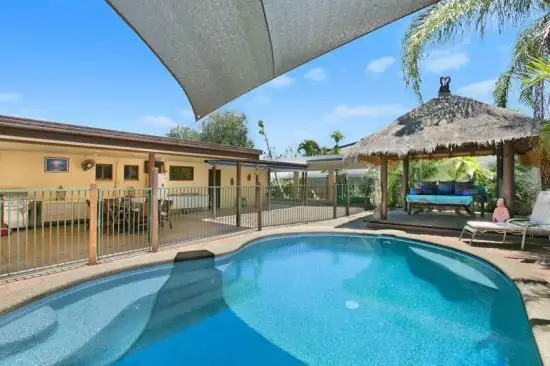 5 Ash St, Holloways Beach QLD 4878