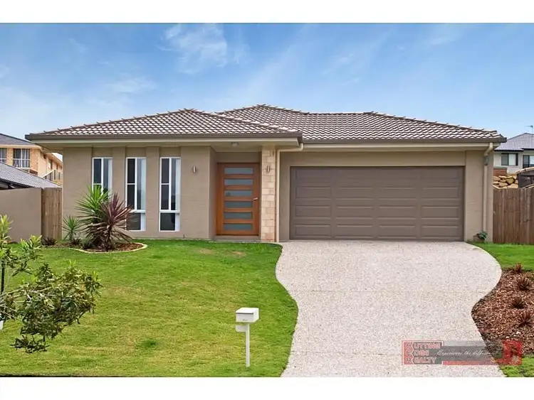 18 Hawkesbury, Pacific Pines QLD 4211