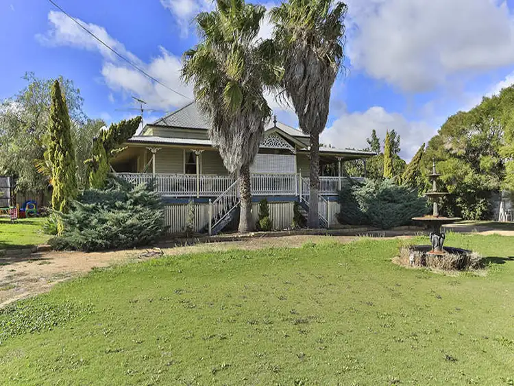18 Mocatta Street, Goombungee QLD 4354