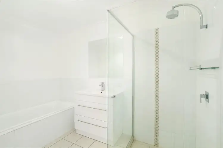 Fifth view of Homely house listing, 1/90 The Heights, Tamworth NSW 2340