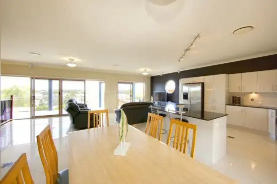 39 Alkrington Avenue, Fishing Point NSW 2283