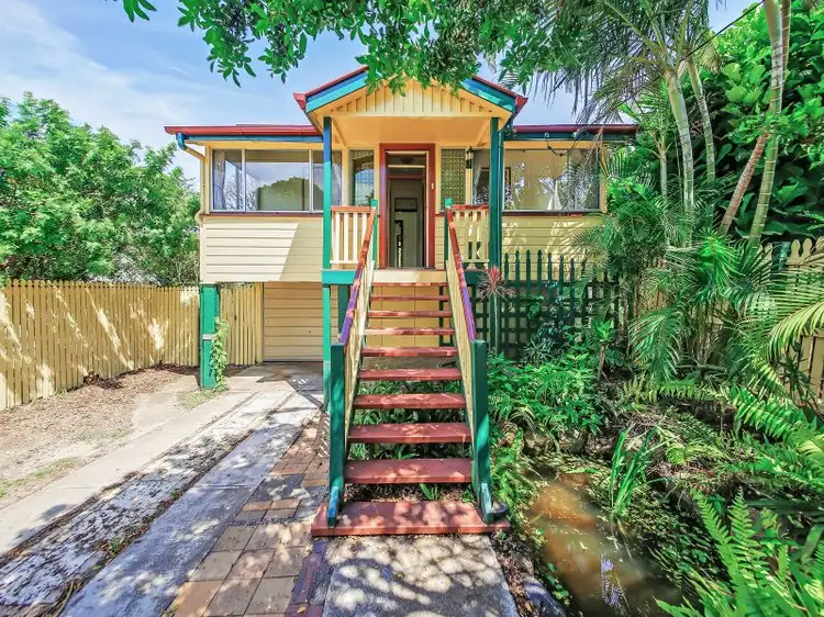 90 Gordon Parade, Manly QLD 4179