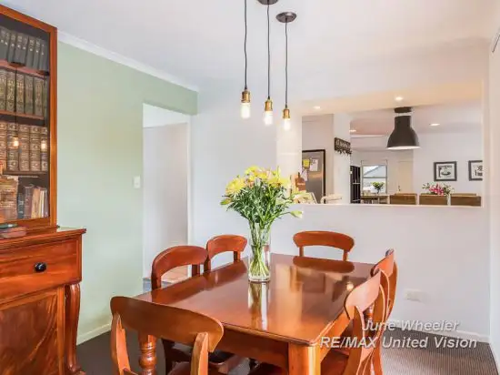 Sixth view of Homely house listing, 2 Pendennis Place, Carindale QLD 4152