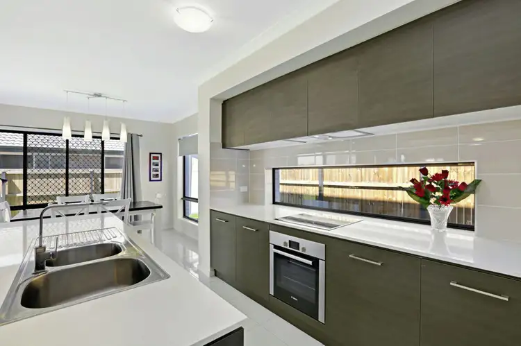51 Burnett Drive, Holmview QLD 4207