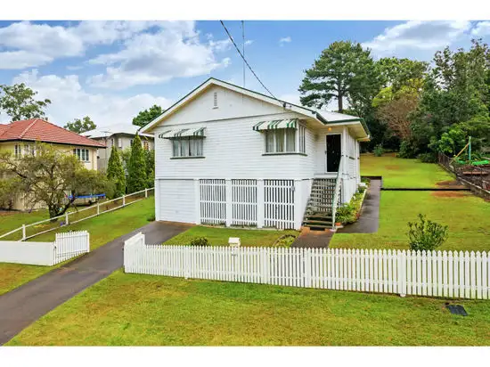 40 Turquoise Street, Holland Park QLD 4121