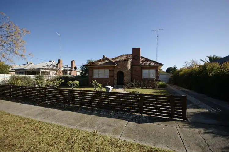 91 Crispe St, Deniliquin NSW 2710