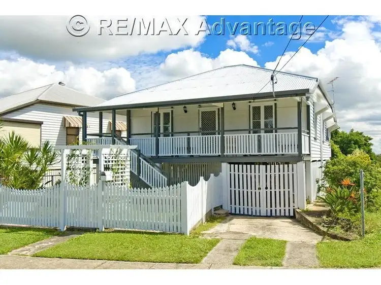 72 Gordon Pde, Manly QLD 4179