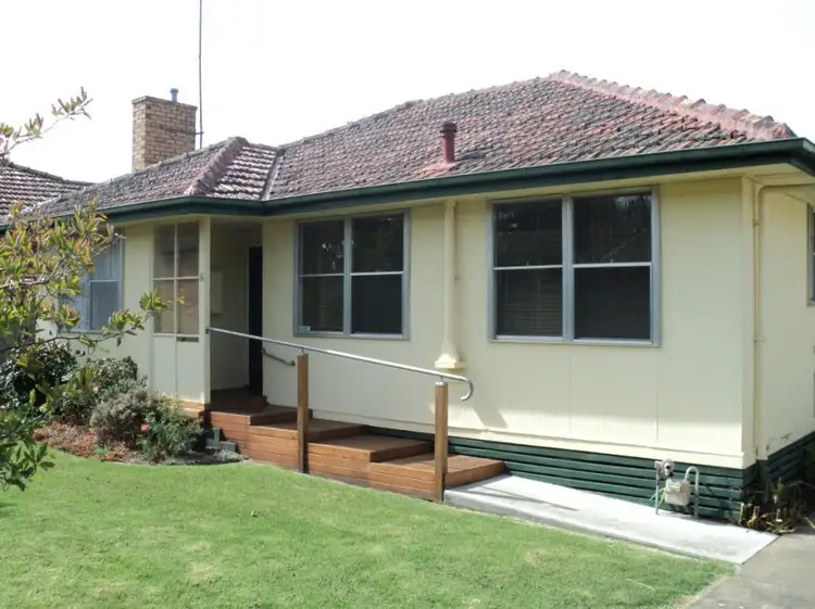 16 White Avenue, Hamilton VIC 3300