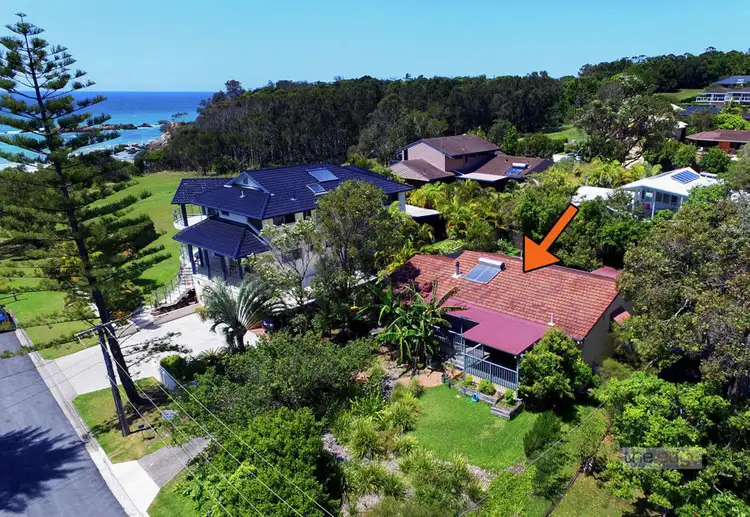 6 Poinciana Avenue, Sapphire Beach NSW 2450
