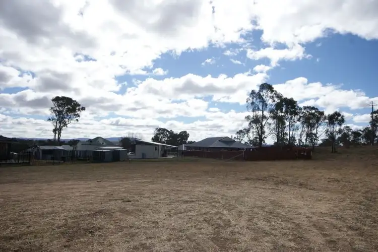 32 Dale Crescent, Armidale NSW 2350
