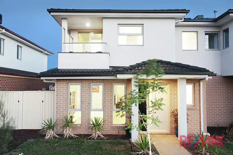 Main view of Homely townhouse listing, 6 Alia Lane, Hallam VIC 3803