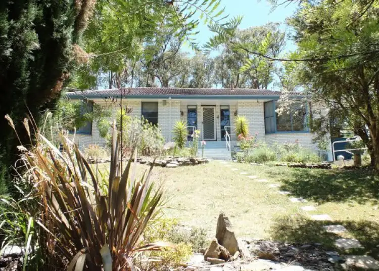 4 Ingliston Avenue, Mount Helen VIC 3350