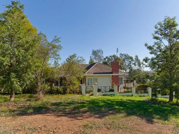 2 Delmenico Street, Guildford VIC 3451