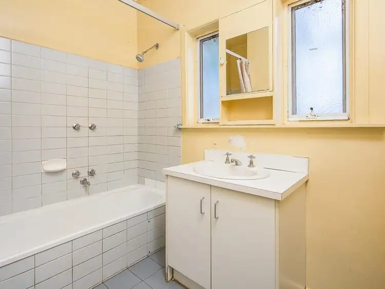 Sixth view of Homely house listing, 8 Erica Court, Bellfield VIC 3081