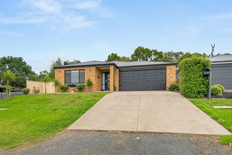 18 Hilltop Crescent, Heyfield VIC 3858
