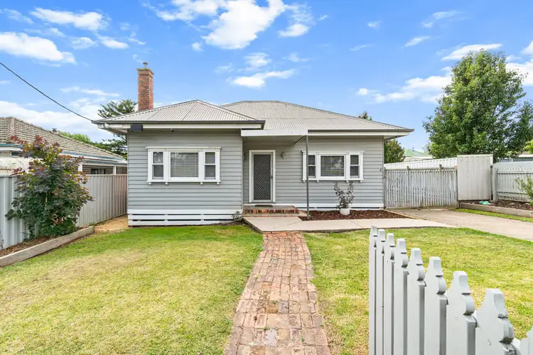 8 Stratford Road, Maffra VIC 3860