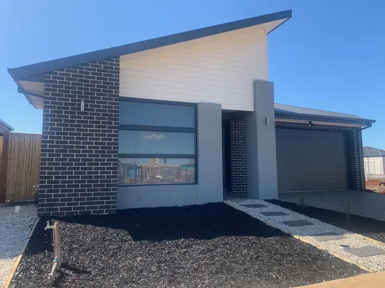18 Nova Street, Weir Views VIC 3338