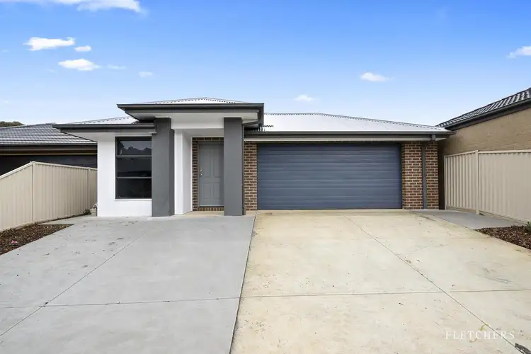 16 Fairy Wren Circuit, Mount Clear VIC 3350