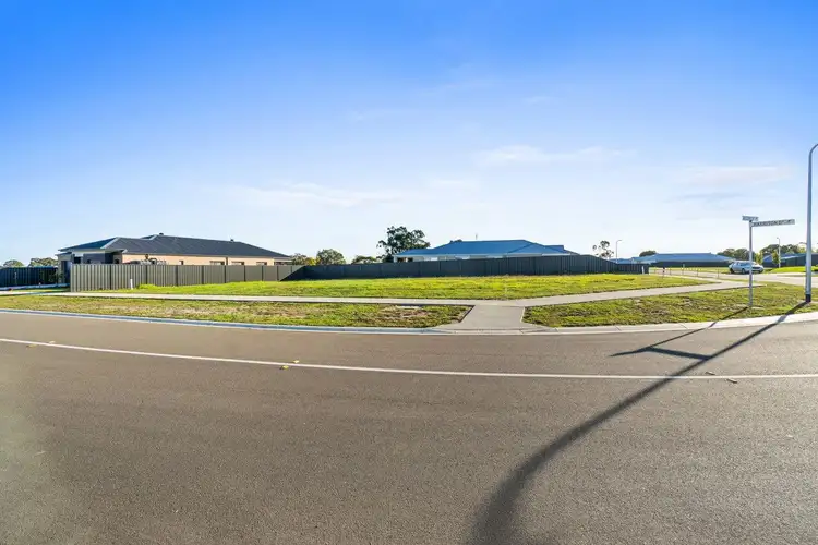 24 Wiggins Avenue, Maffra VIC 3860