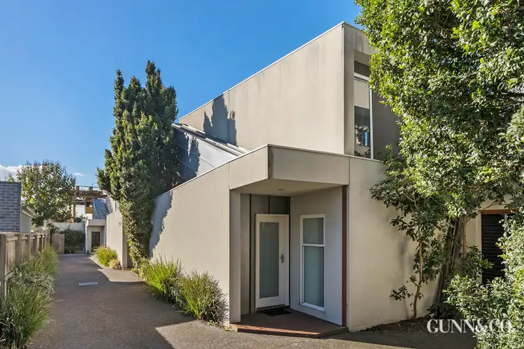 2/98 Blackshaws Road, South Kingsville VIC 3015