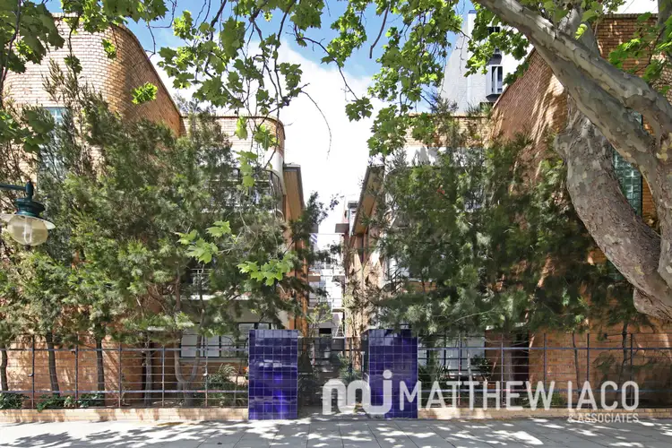 2 193 Fitzroy Street, St Kilda VIC 3182