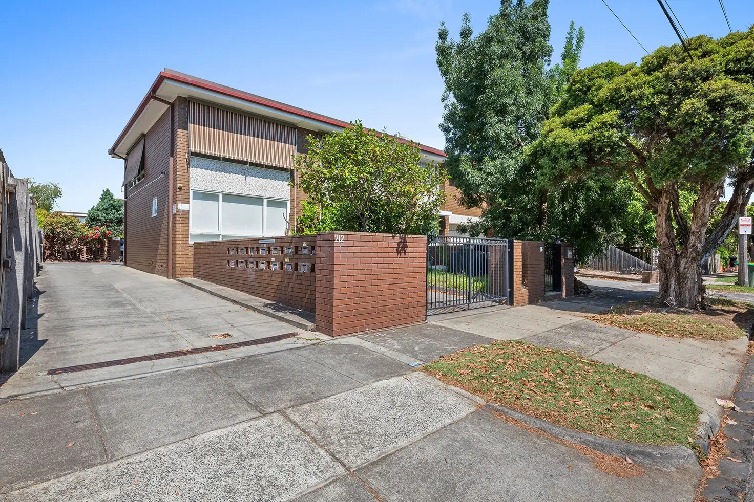Main view of Homely apartment listing, 4/212 Kambrook Road, Caulfield VIC 3162