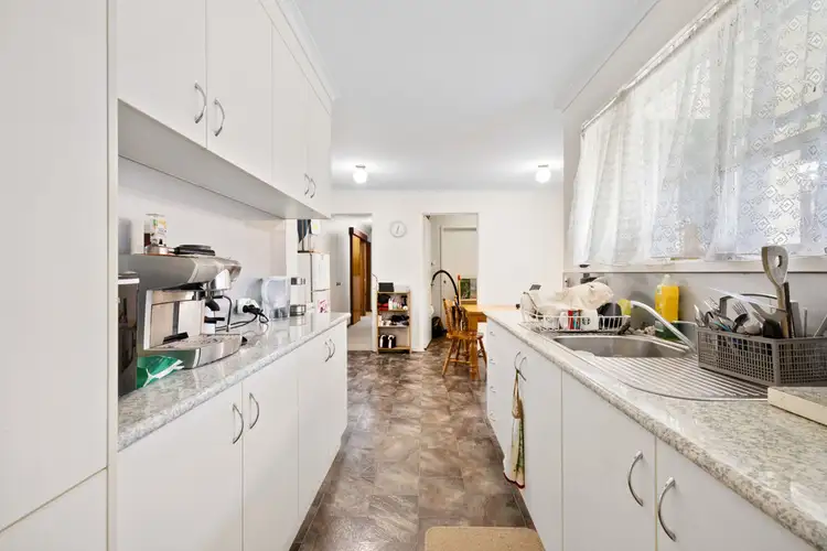 Fifth view of Homely house listing, 2 Chalmer Court, Sale VIC 3850