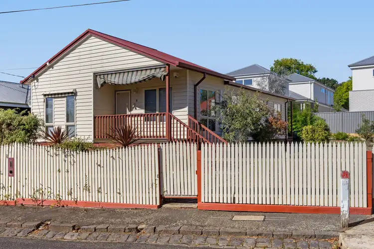 8 Little Clyde Street, Soldiers Hill VIC 3350