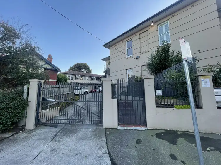 13/2 Emilton Avenue, St Kilda VIC 3182