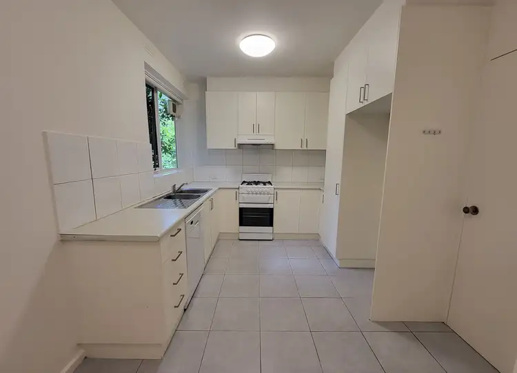24/1 Whitehall Court, Caulfield North VIC 3161