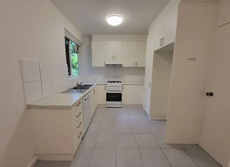 24/1 Whitehall Court, Caulfield North VIC 3161