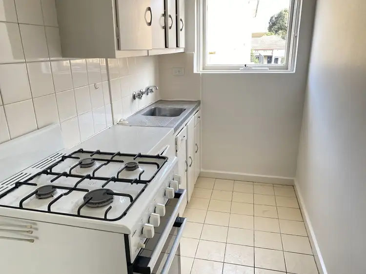 4/4 Fiona Court, St Kilda VIC 3182