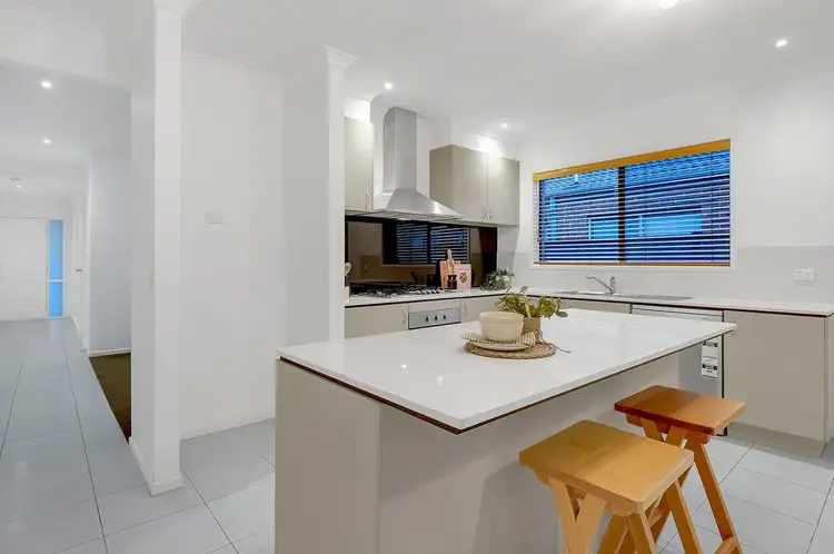 Fifth view of Homely house listing, 10 Eminence Way, Craigieburn VIC 3064
