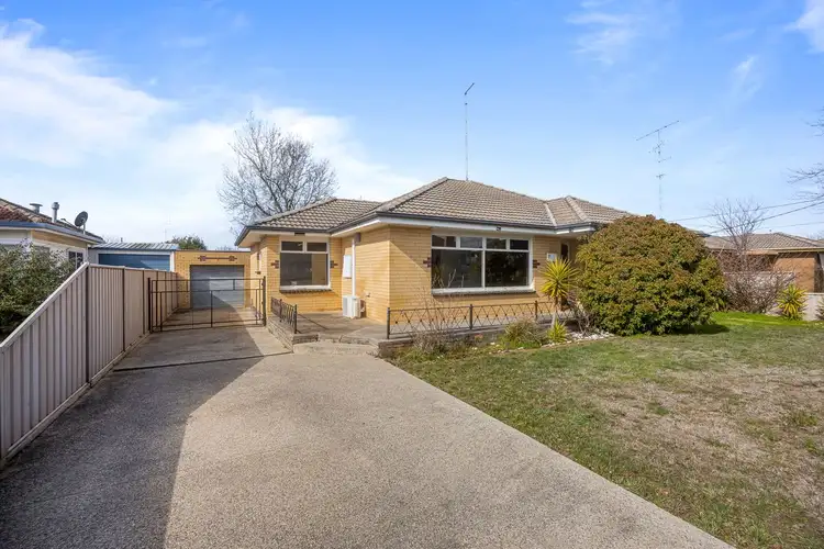12 Ercil Street, Wendouree VIC 3355