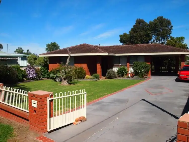 24 Laura Street, Maffra VIC 3860