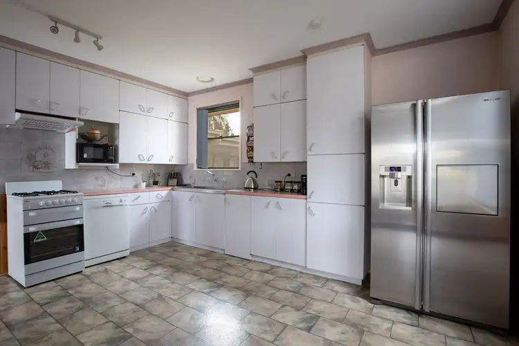 Second view of Homely house listing, 7 Overend Crescent, Sale VIC 3850