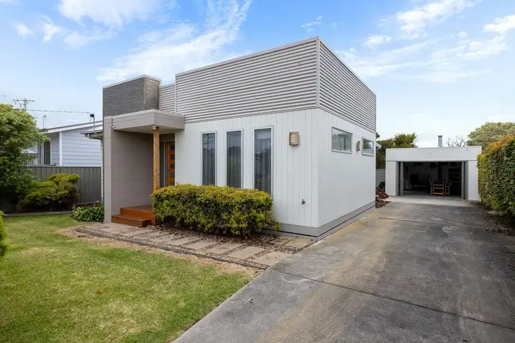 21 Irving Street, Seaspray VIC 3851