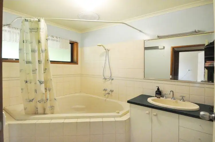 Seventh view of Homely house listing, 4 Need Court, Warragul VIC 3820