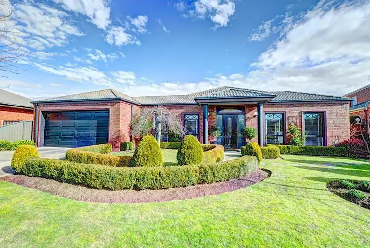 51 Rowan Parade, Wendouree VIC 3355
