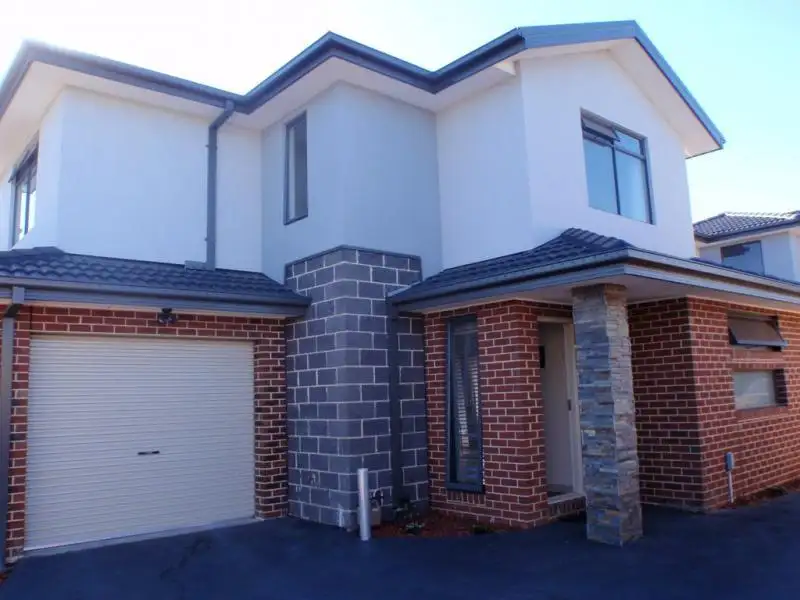 Main view of Homely townhouse listing, 2/400 Main Road West, St Albans VIC 3021