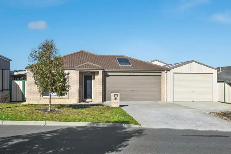 12 Horwood Drive, Mount Clear VIC 3350
