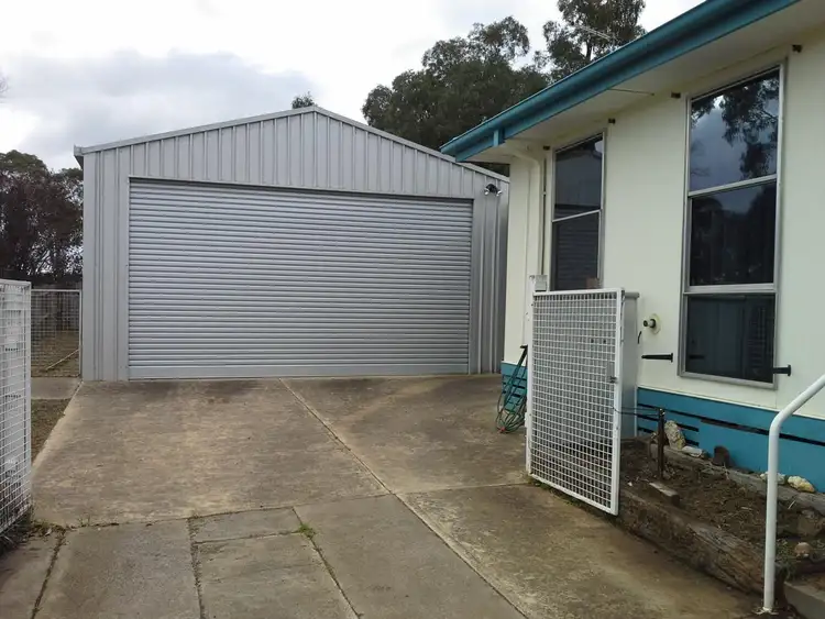 17 Tobruk Avenue, Maryborough VIC 3465