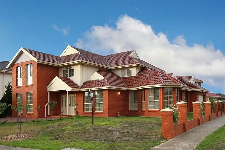 2 Minato Place, Taylors Lakes VIC 3038