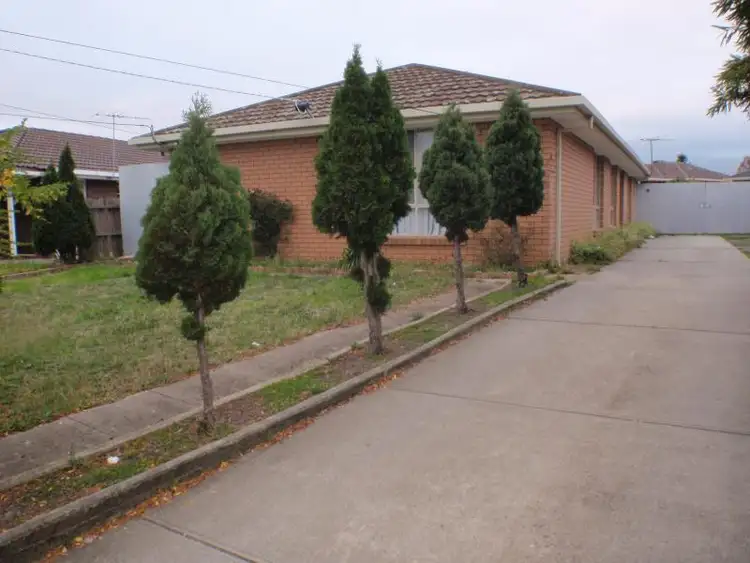 30 Kambalda Circuit, Kings Park VIC 3021