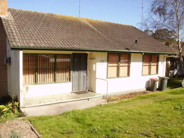 **UNDER CONTRACT**8 Crinigan Road, Morwell VIC 3840